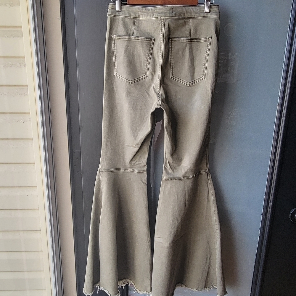 Free People Waist 29" Extreme Flared Bootcut Olive Clear Green Rise 11" in Retro - Picture 3 of 10